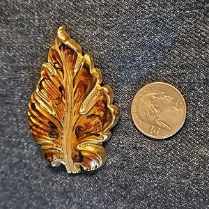 Leaf pin/brooch